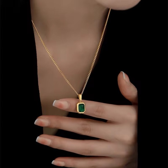 Jewelry - 18K Gold Plated Emerald Green Pendant Necklace